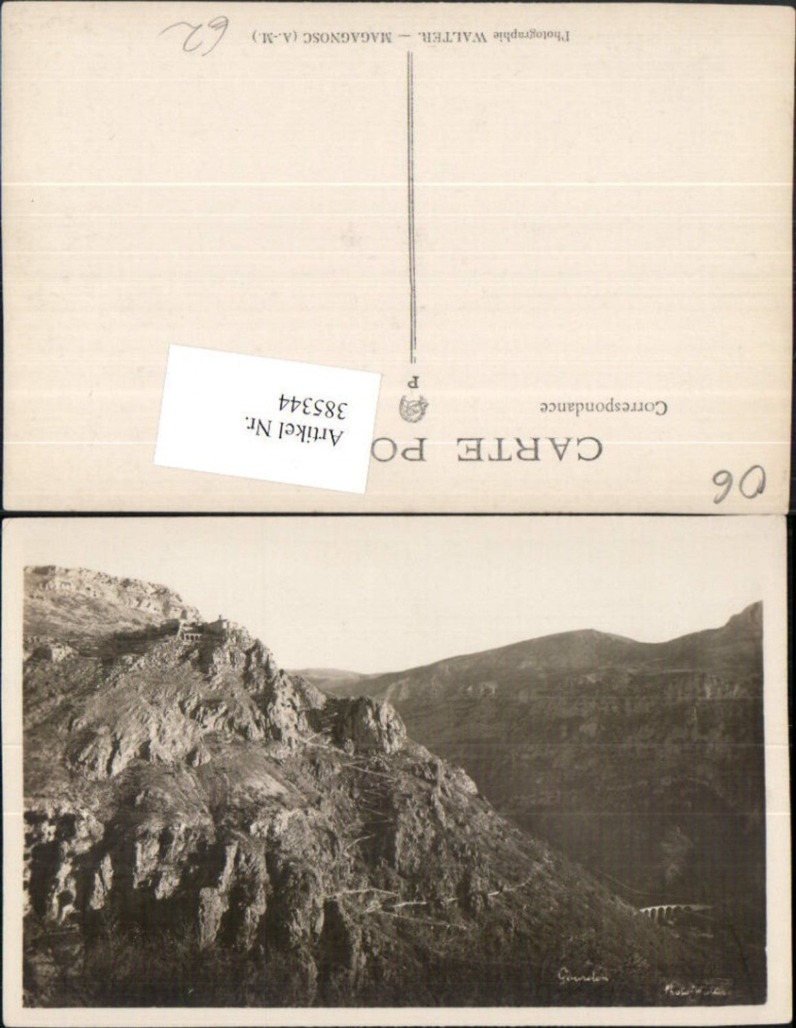 385344,Provence-Alpes-Cote-Azur Alpes-Maritimes Gourdon Bergkulisse