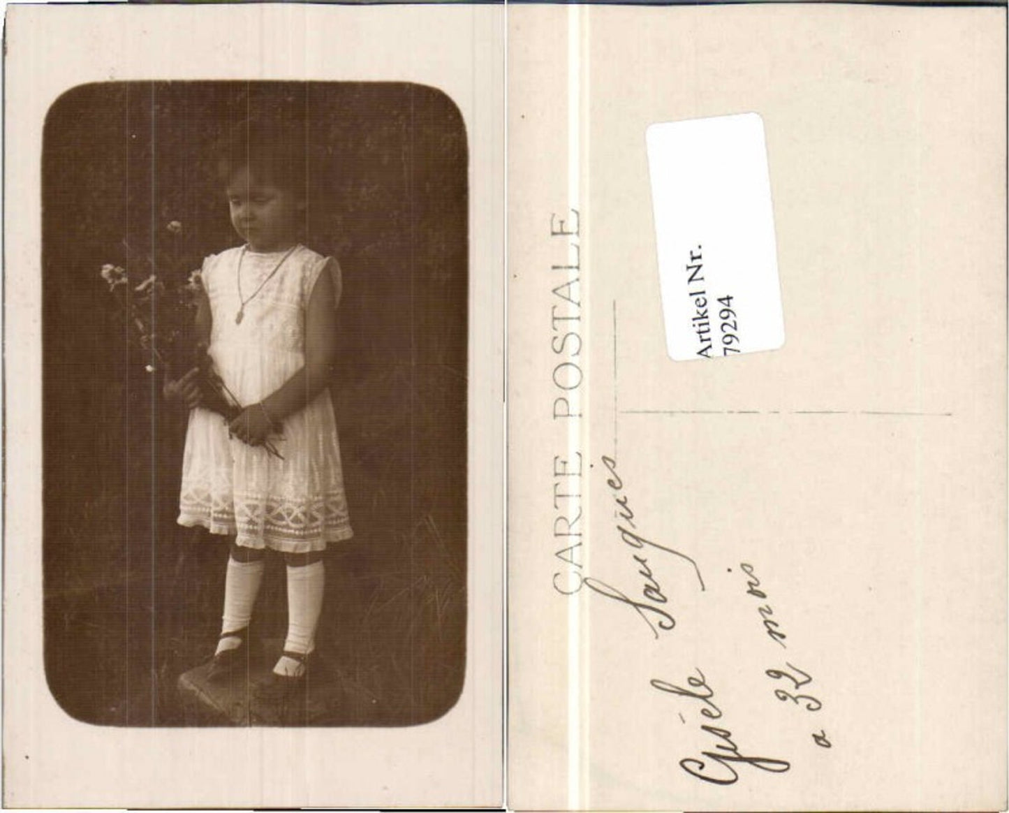 79294,Fotokarte Süsses Mädchen Blumen Strauss