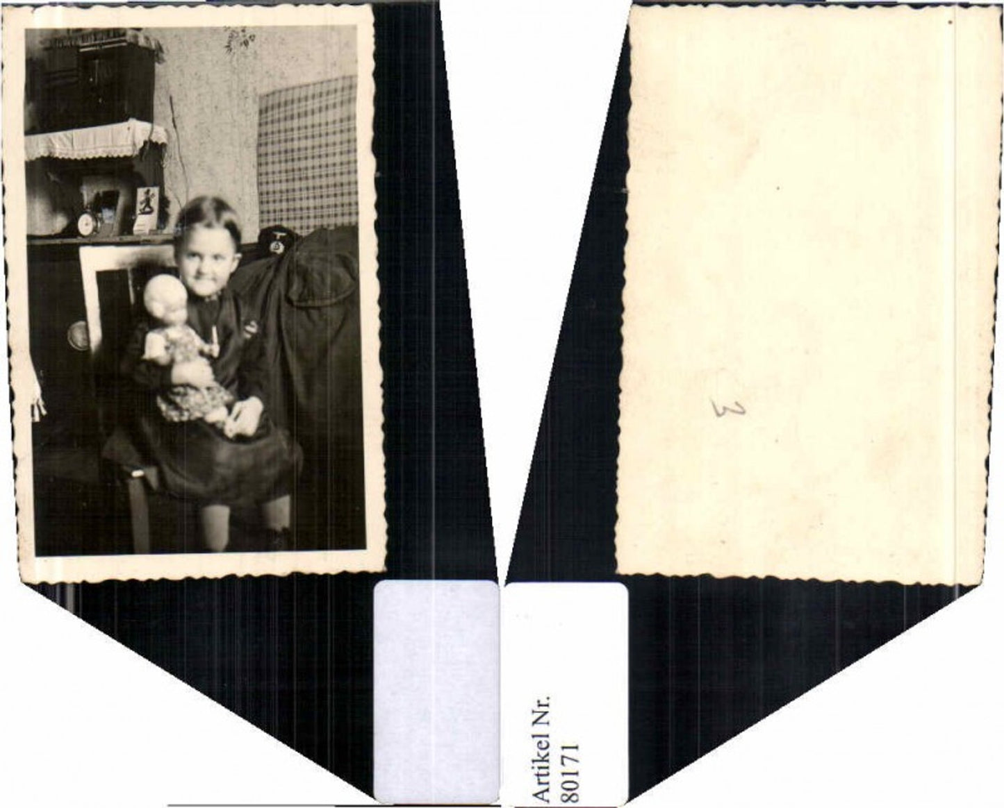 80171,Foto Mädchen mit Puppe um 1930