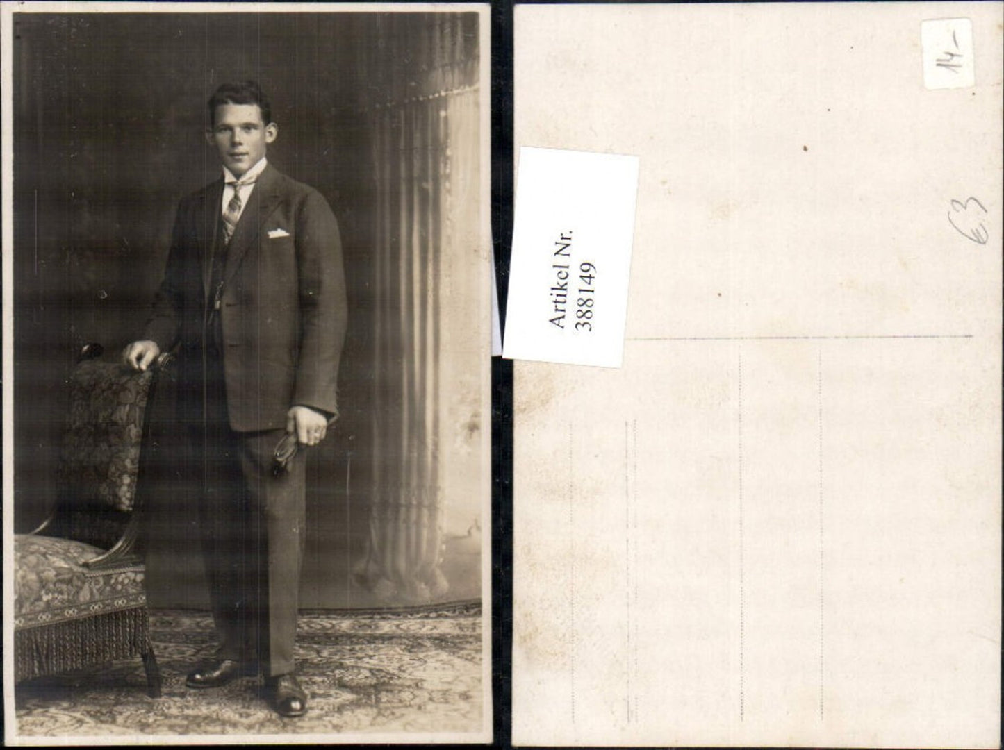 388149, Photo Ak Man in Suit Standing Gloves