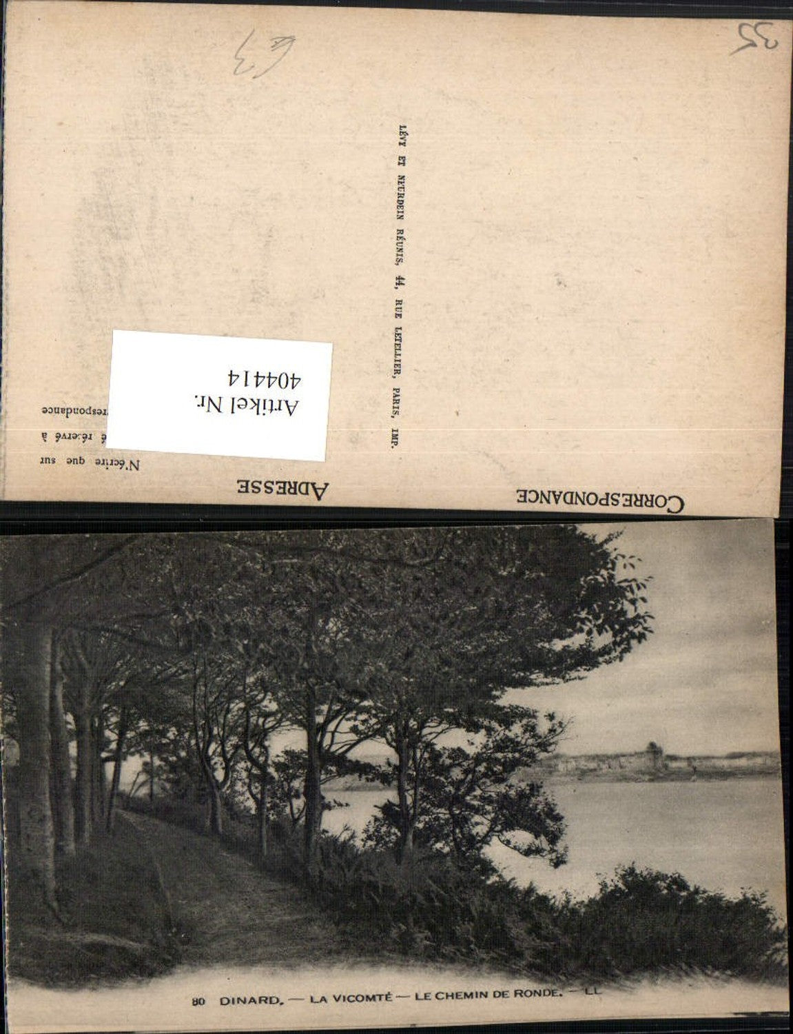 404414,Bretagne Ille-et-Vilaine Dinard La Vicomte Le Chemin de Ronde Bäume