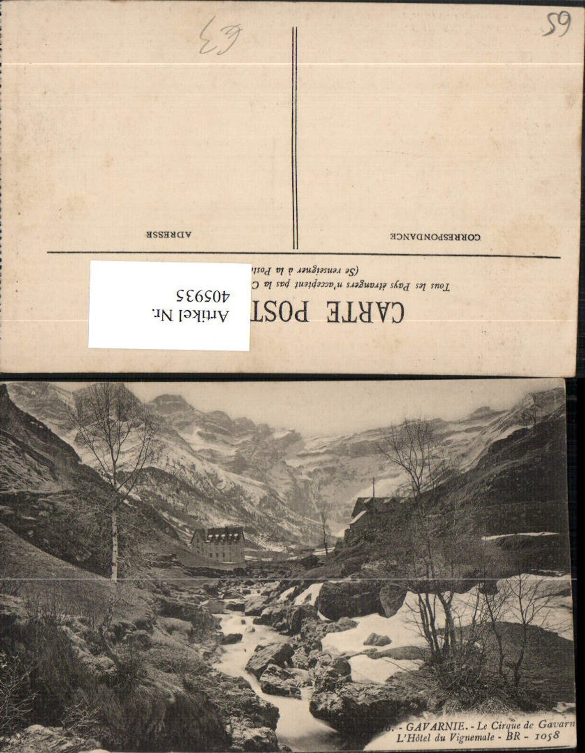 405935,Midi-Pyrenees Hautes-Pyrenees Gavarnie Cirque de Gavarnie Hotel du Vignemale Bergkulisse
