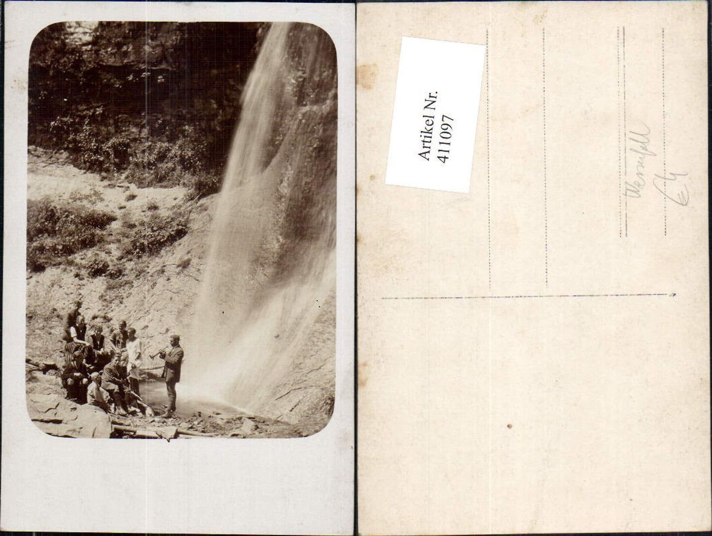 411097,Foto Ak Wasserfall Männer Instrumente Wanderer Rast