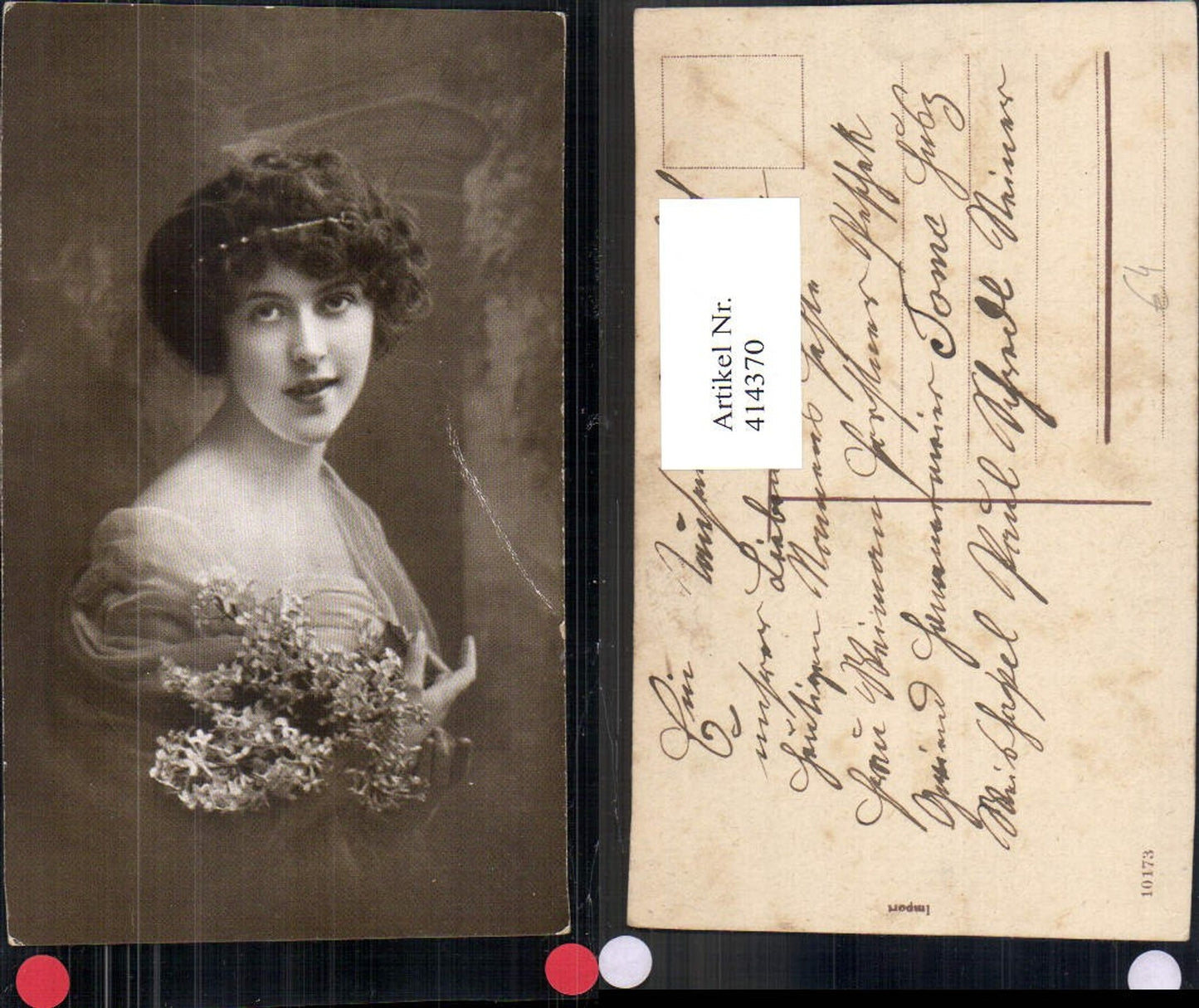 414370,Frau Haarschmuck Blumenstrauß Portrait