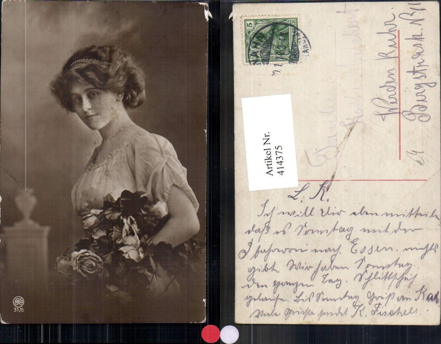 414375,Frau Haarband Halskette Rosen Blumen Portrait