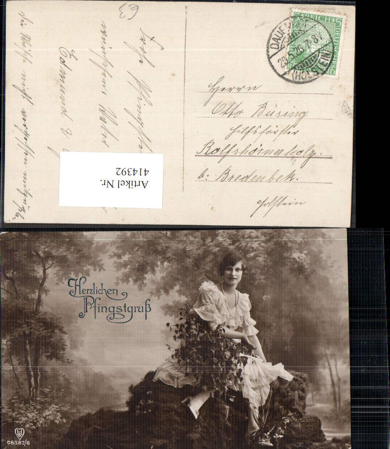 414392,Frau Kleid Perlenkette sitzt a. Felsen Pfingsten