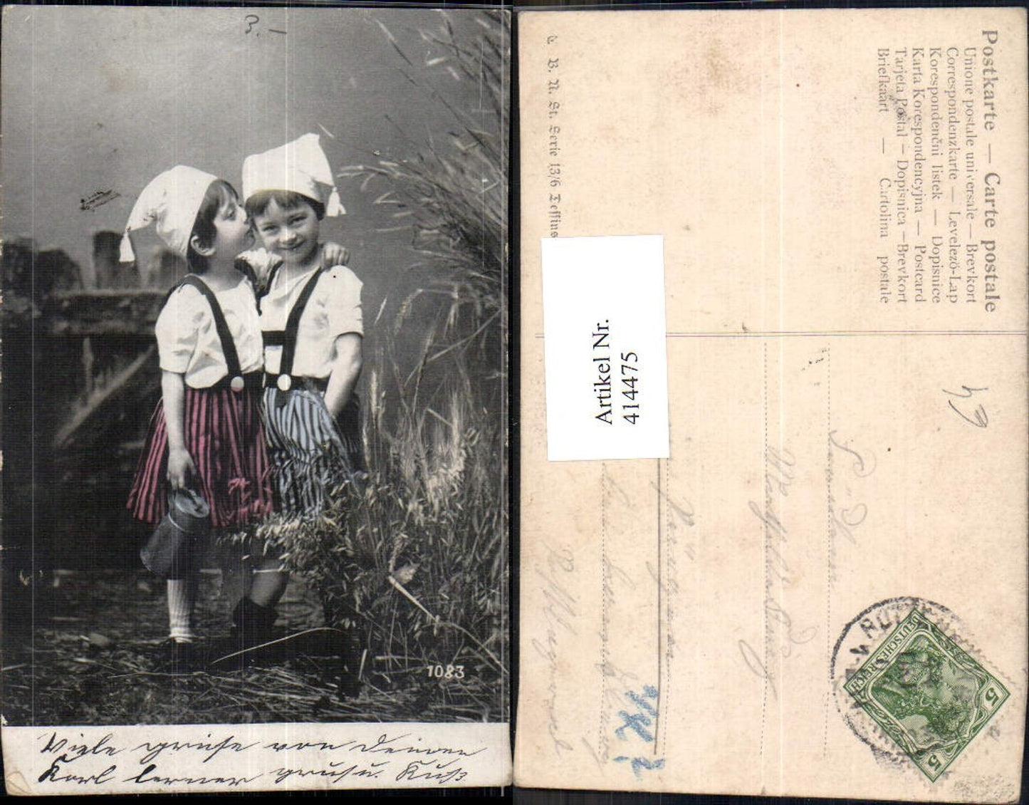 414475,Kinder Buben Jungen Kuss a. Wange Krug Kopftuch