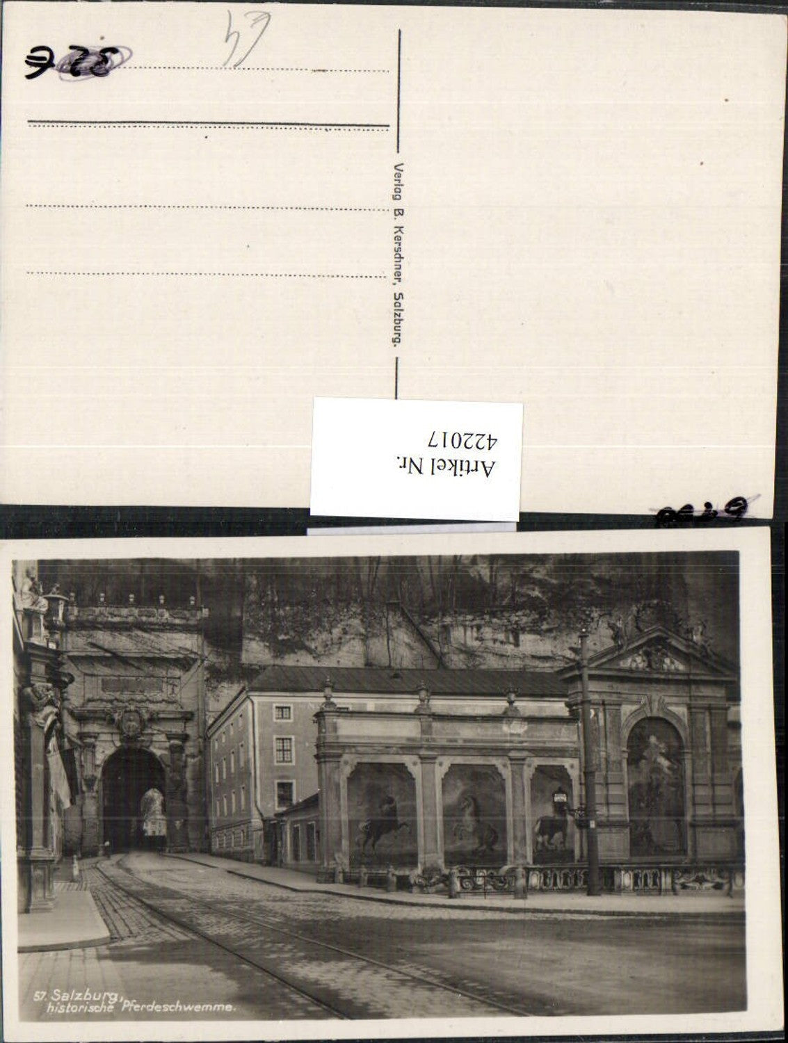 422017,Salzburg Historische Pferdeschwemme Straßenansicht Tor