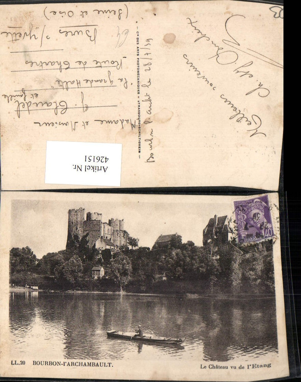 426151,Auvergne Allier Bourbon-l'Archambault Le Chateau vu de l'Etang Schloss See Boot