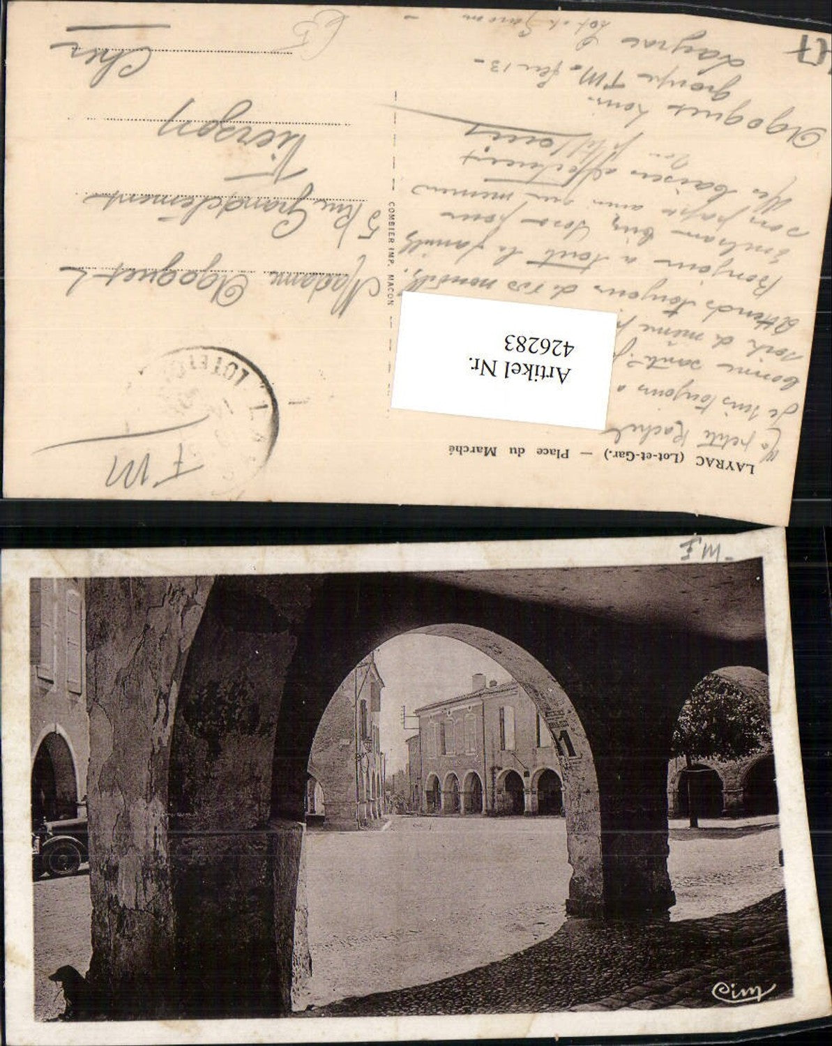 426283,Aquitanien Lot-et-Garonne Layrac Place du Marche Platz Arkaden