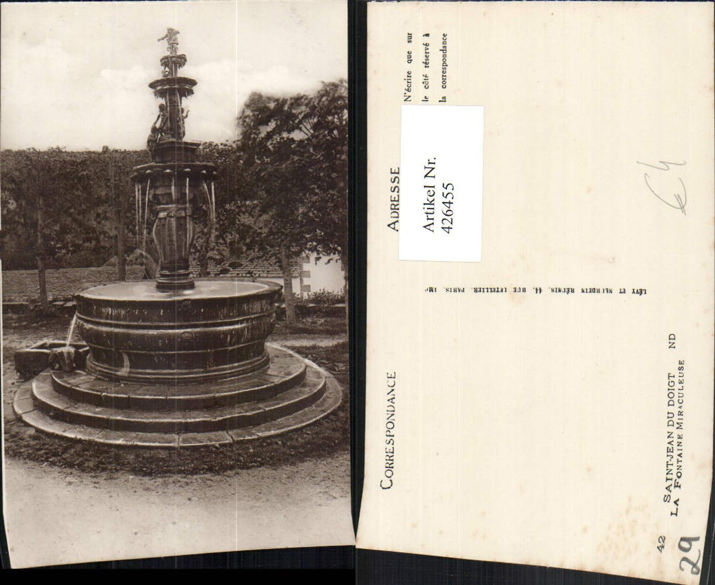 426455,Bretagne Finistere Saint-Jean du Doigt La Fontaine Miraculeuse Brunnen