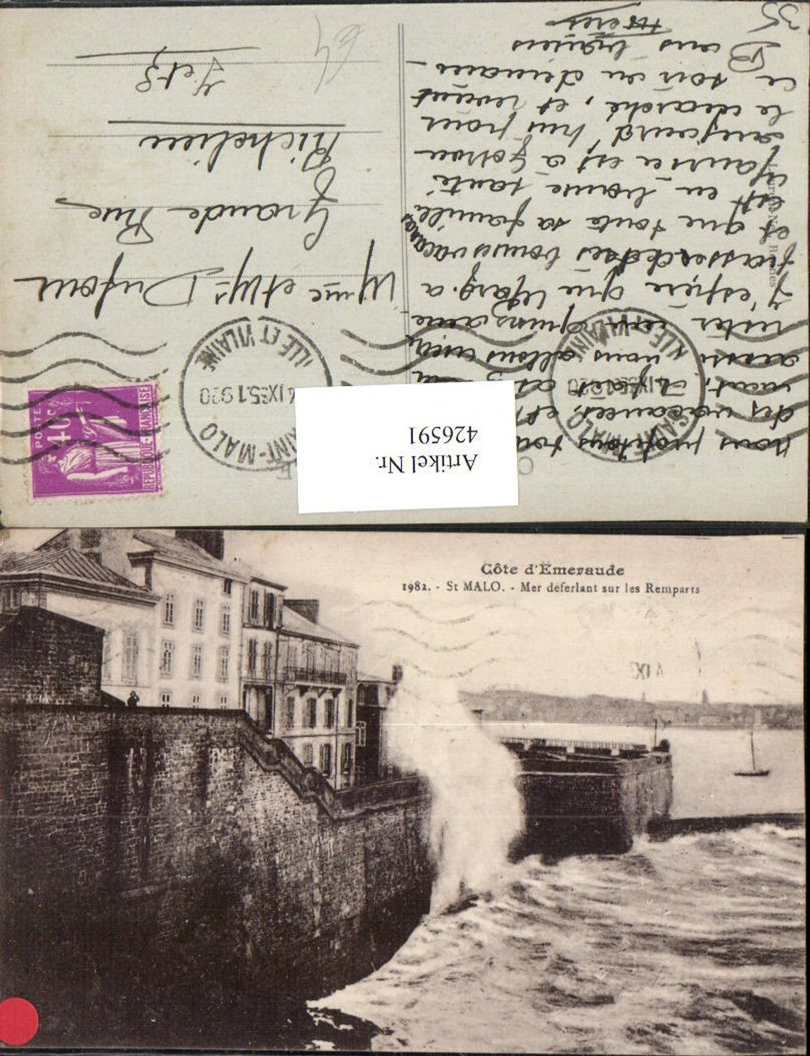 426591,Bretagne Ille-et-Vilaine St-Malo Mer deferlant sur les Remparts Brandung Mauer
