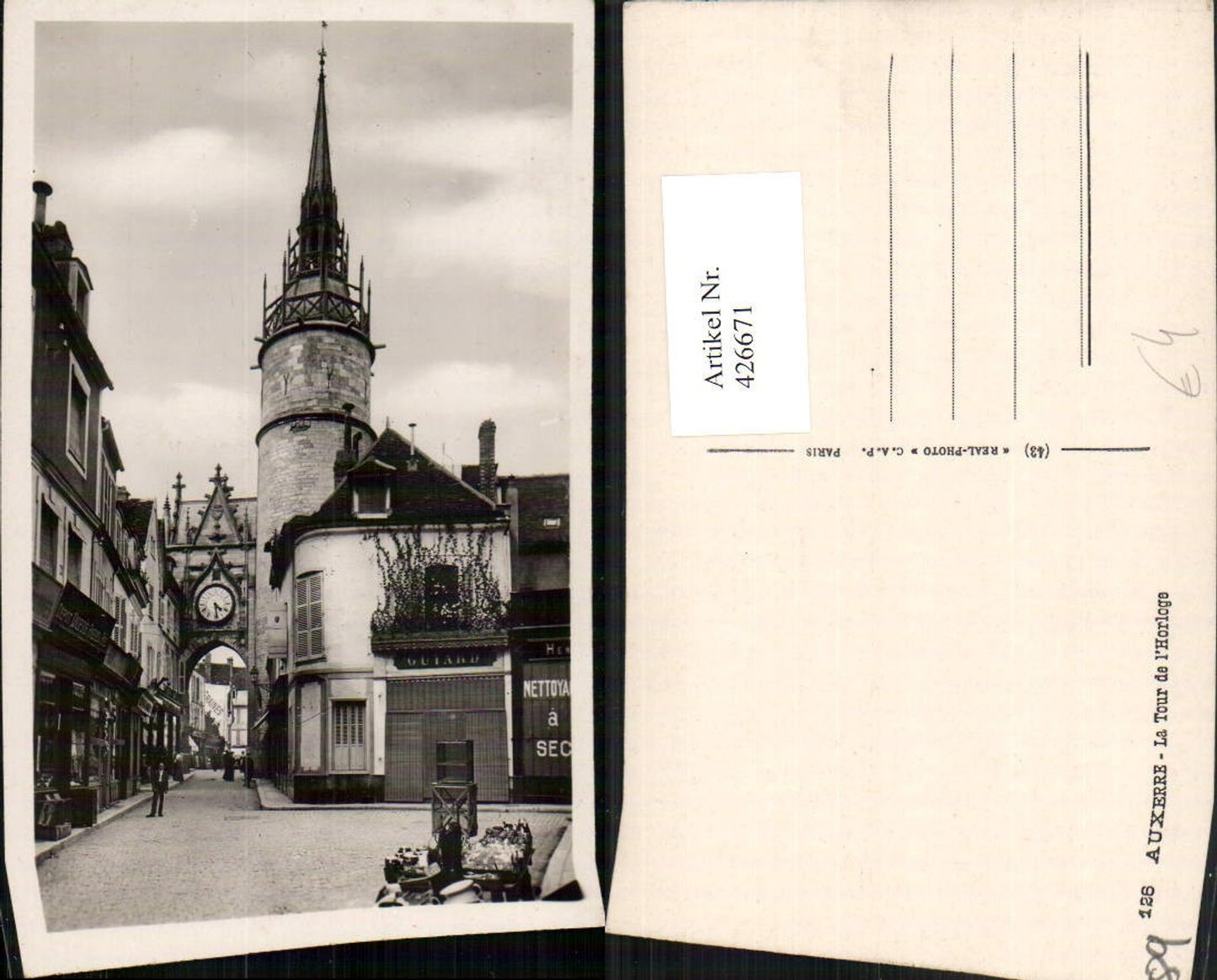 426671,Burgund Yonne Auxerre La Tour de l'Horloge Turm Straßenansicht