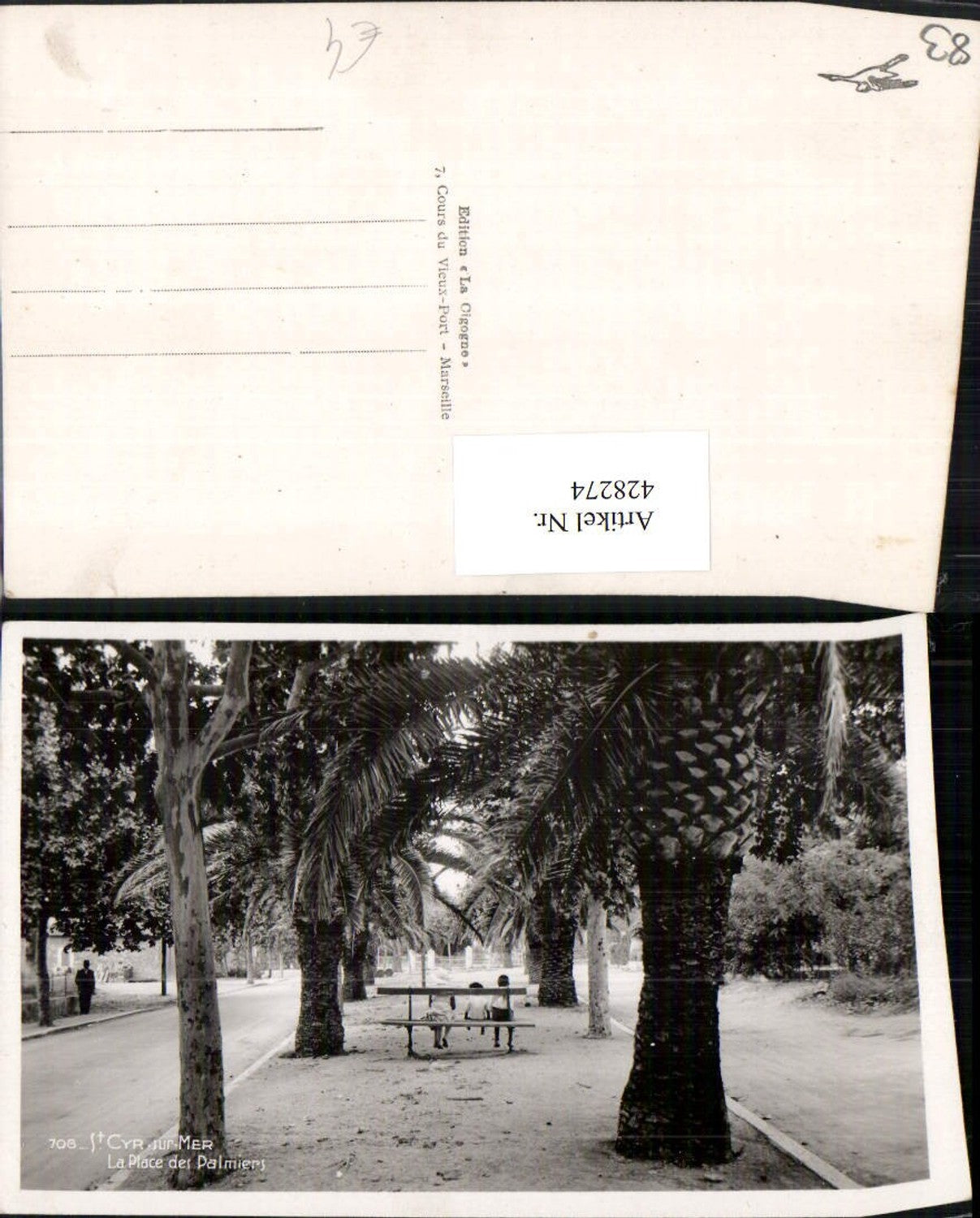 428274,Provence-Alpes-Cote-Azur Var St. Cyr-sur-Mer La Place des Palmiers Palmen