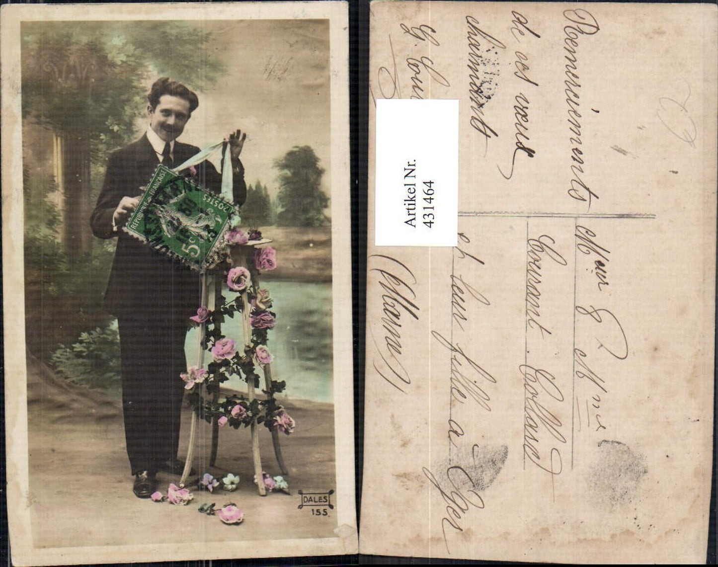 431464,Mann in Anzug Tisch m. Blumengirlande Schleife Rosen