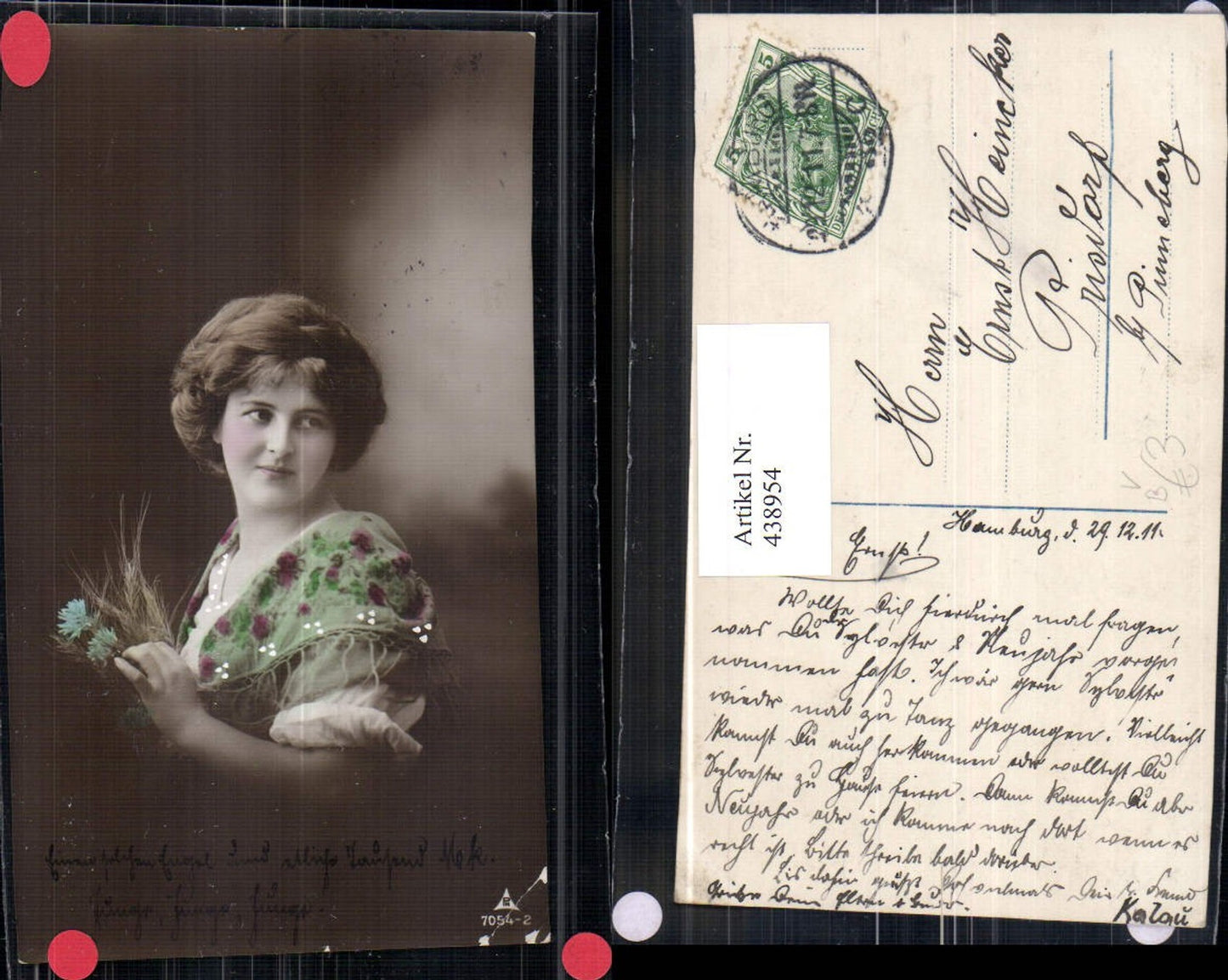 438954,Frau Schultertuch Blumen Getreideähren Portrait pub Photochemie 7054/2