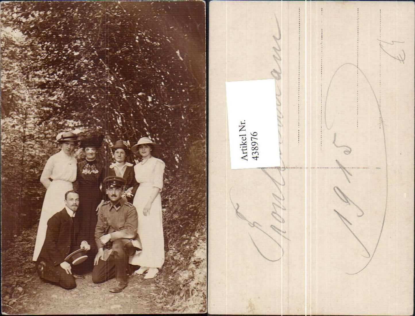 438976,Foto Ak Familienportrait Soldat Uniform Wald 1915
