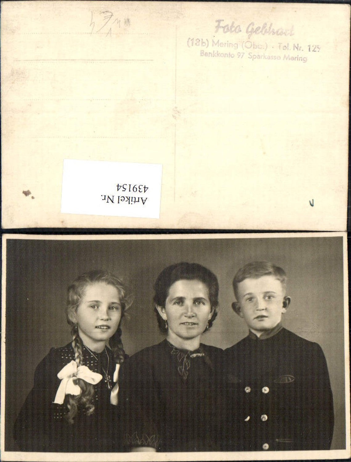 439154,Foto Ak Frau als Mutter Portrait Zöpfe Haarschleife pub Foto Gebhart Mering
