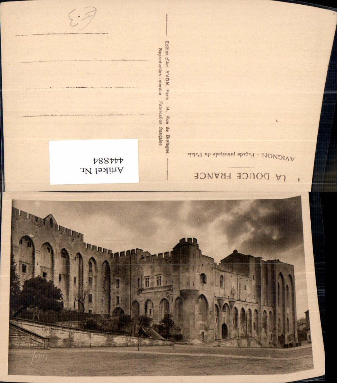 444884,Avignon Facade principale du Palais Schloss