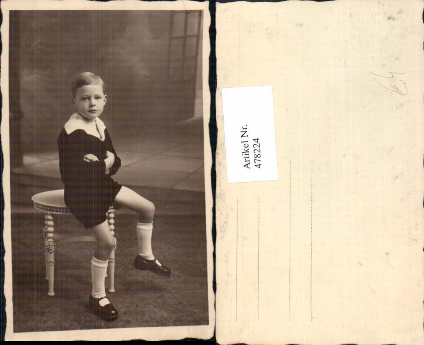 478224,Foto Ak Kind Bub Junge Uniform a. Tisch sitzend