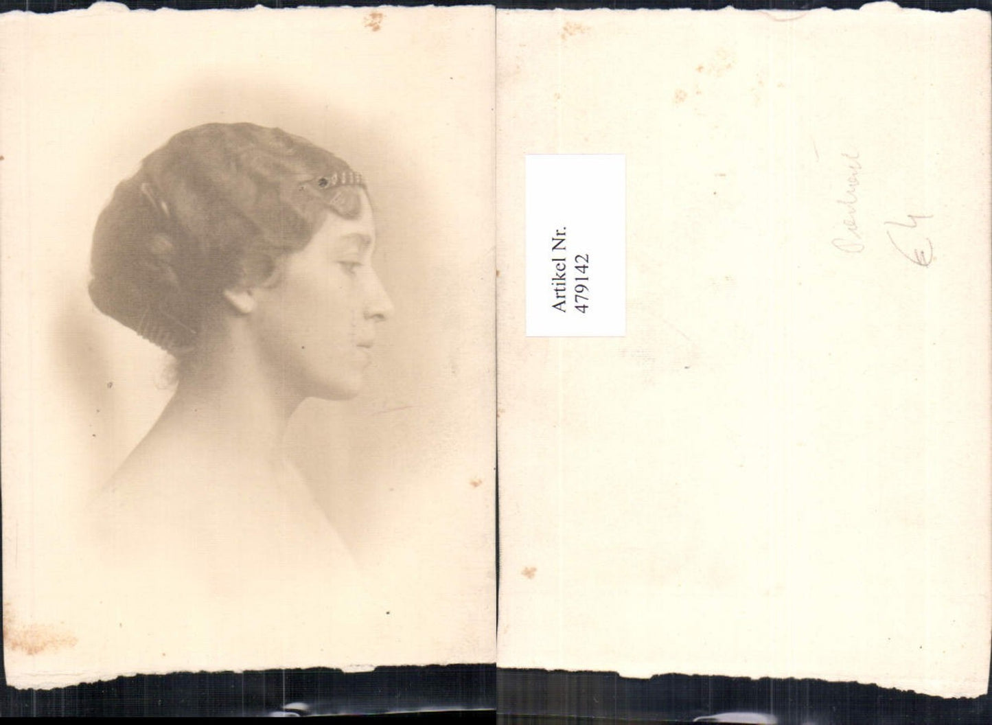 479142,Frau Haarschmuck Portrait