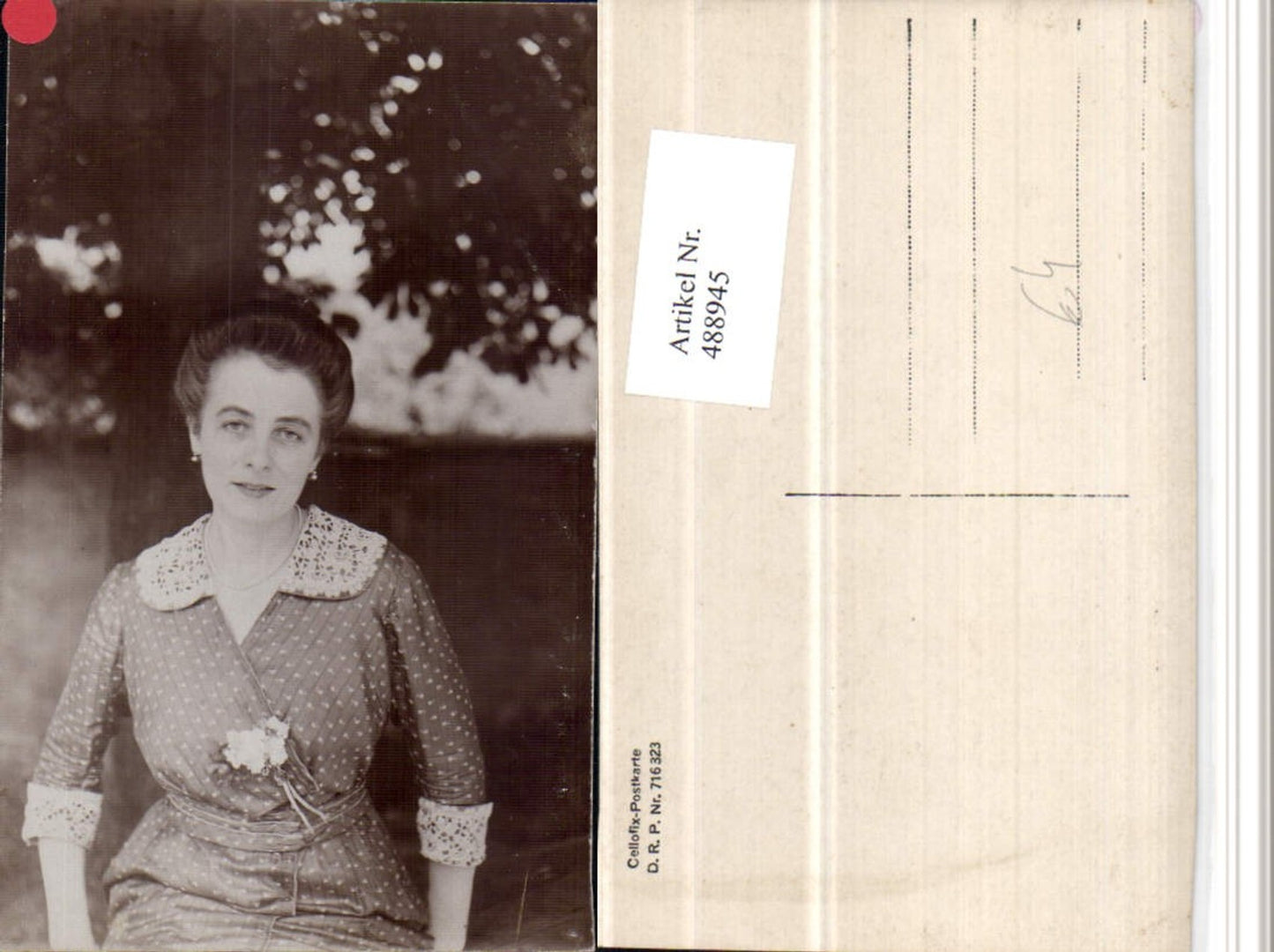 488945,Foto AK Frau Portrait Kette Kleid