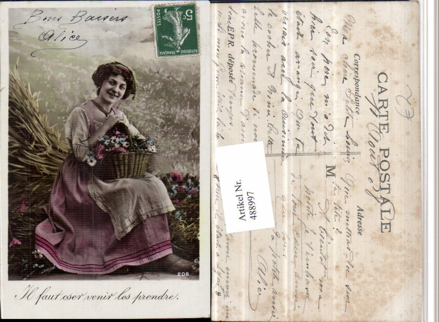 488997,Frau Tracht Kleid Korb Blumen