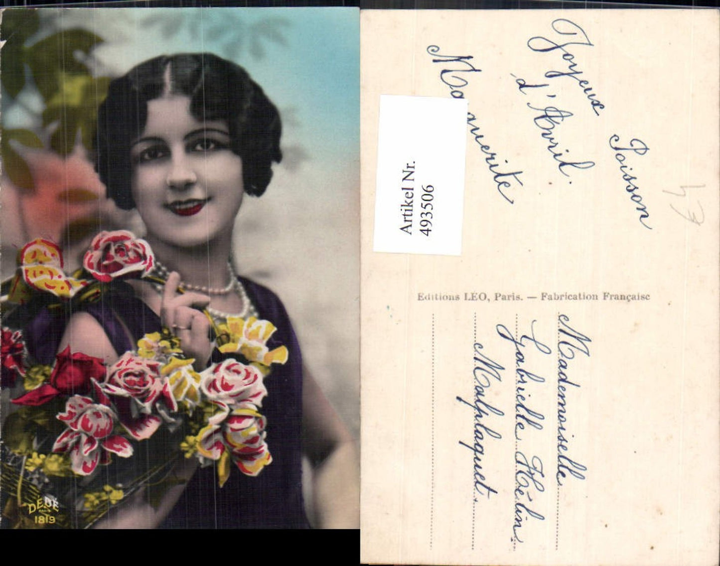 493506,Frau Lockenkopf Portrait Perlenkette Rosen Blumen