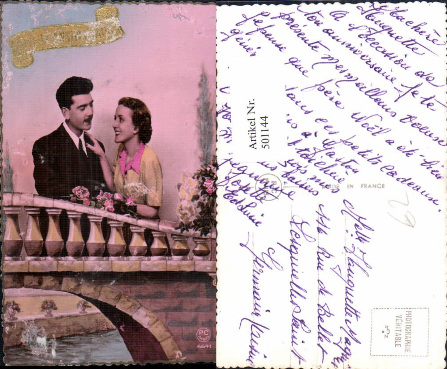 501144,Paar Liebe Verliebter Blick auf Brücke Rosen Blumen