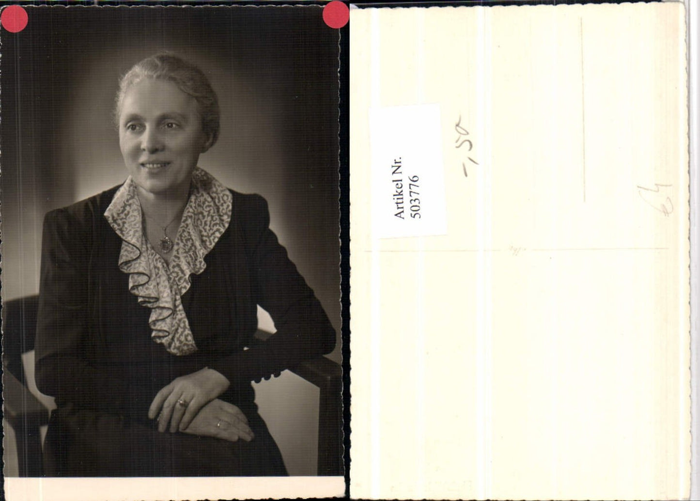 503776,Frau Portrait Kette Ringe Stuhl pub Foto Viktoria Ulm