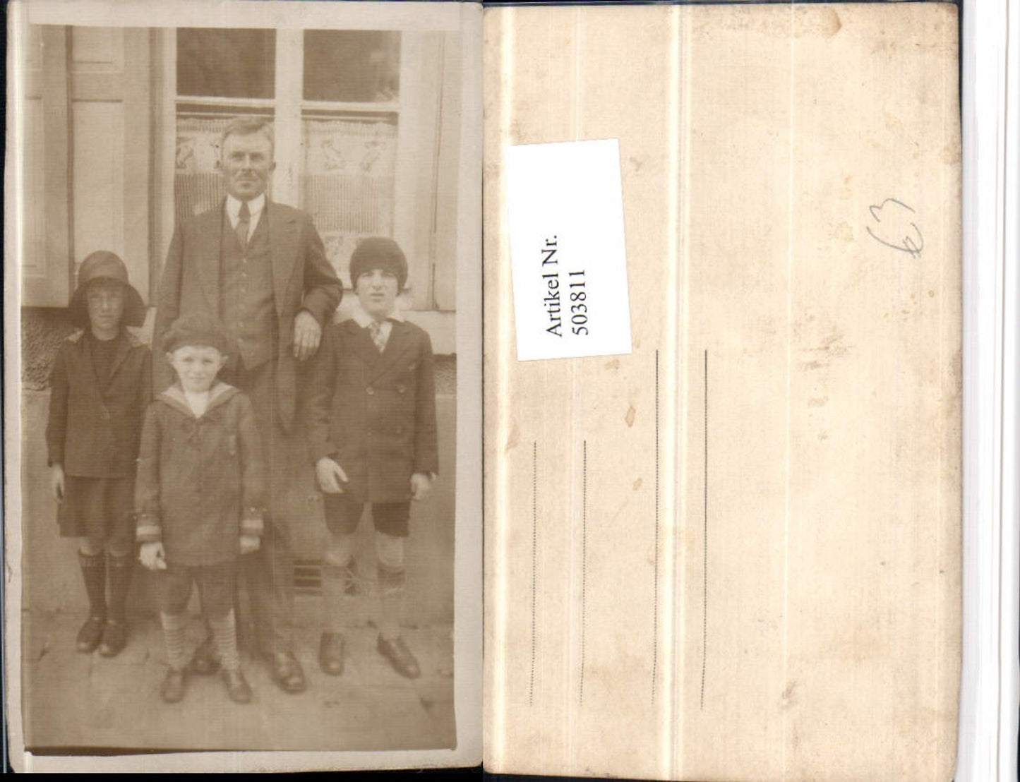 503811,Foto AK Gruppe Familie Vater m. Kinder Mützen