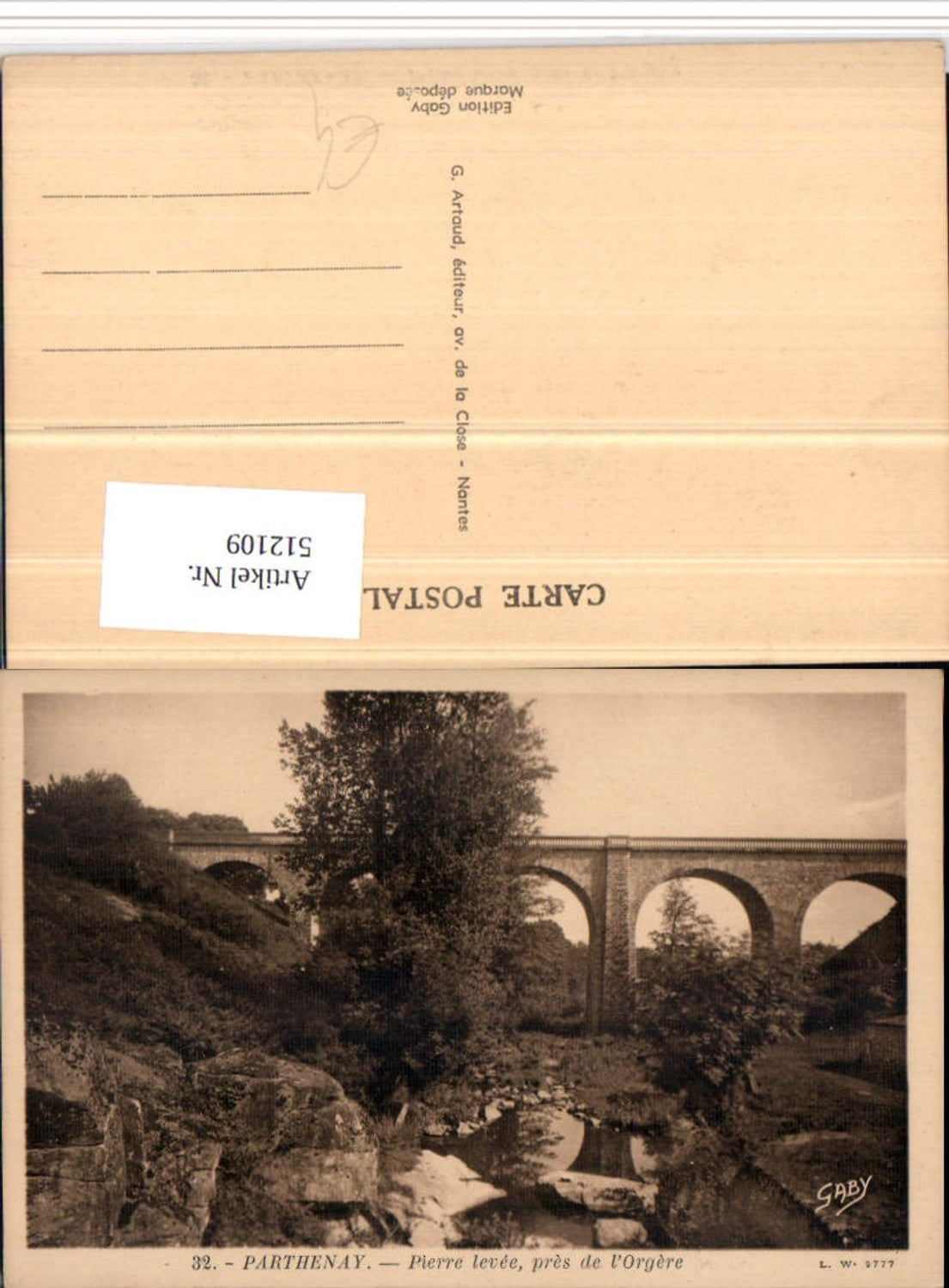 512109,Poitou-Charentes Deux-Sevres Parthenay Pierre levee Brücke