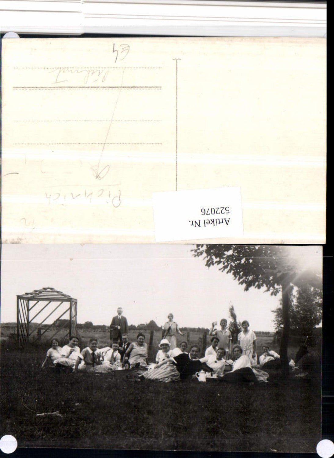 522076,Foto AK Picknick Gruppe Personen Wiese