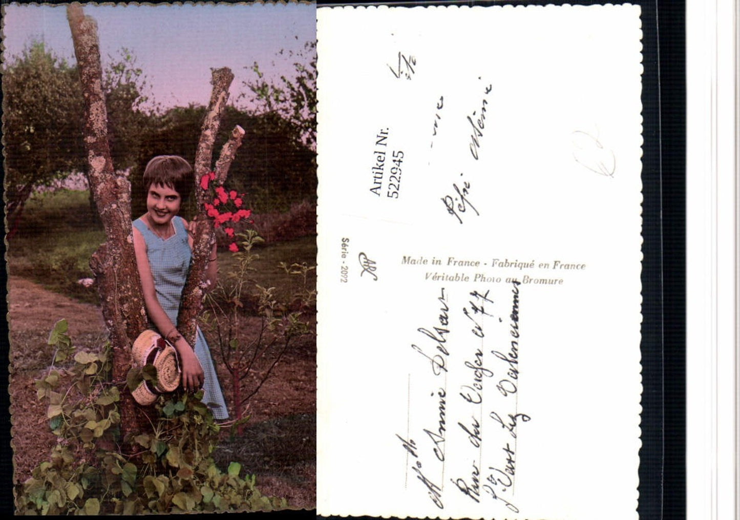 522945,Foto-AK Frau sexy Blick m. Hut Blumen Rosen