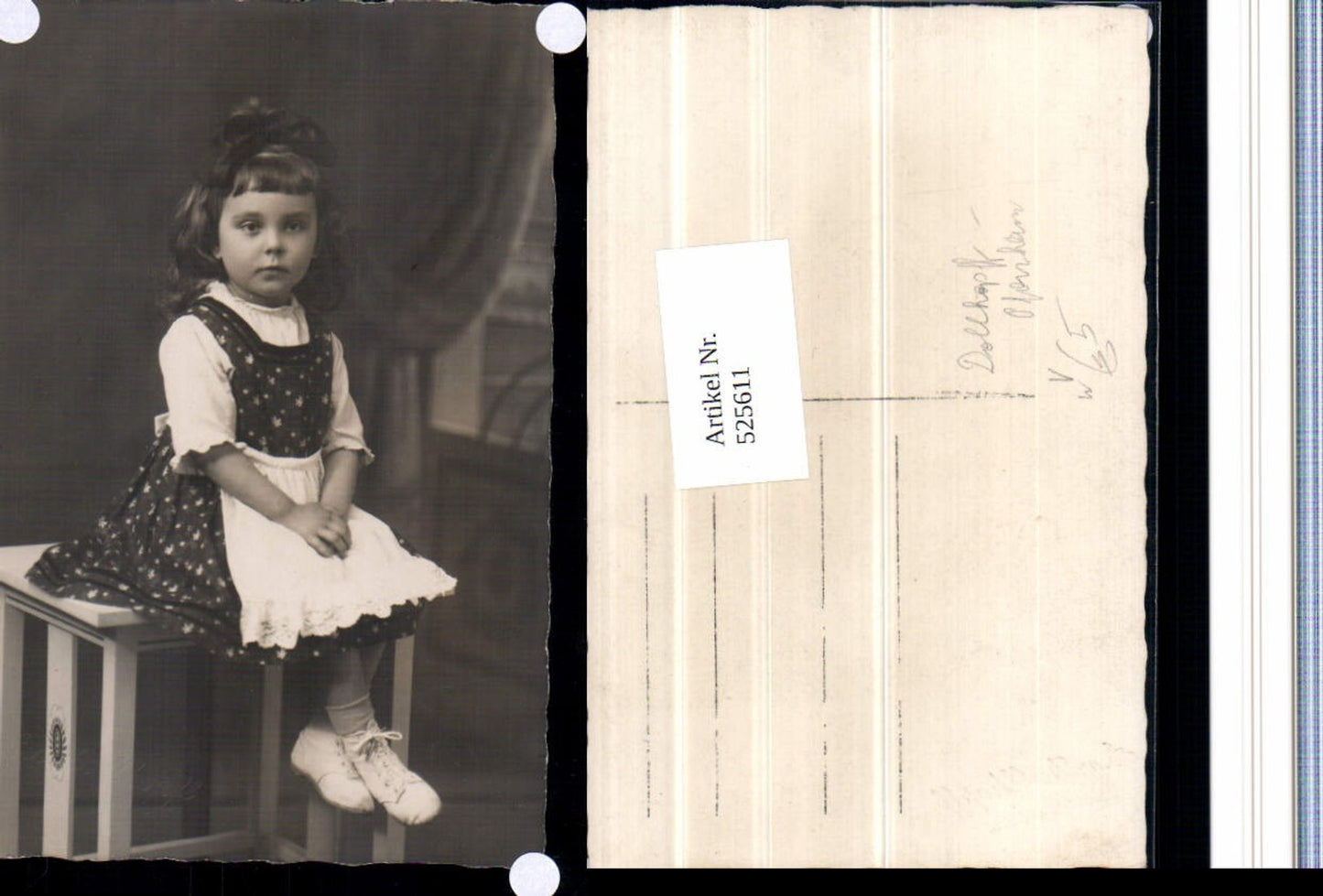 525611,Foto-AK Mädchen Tollem Kleid Schürze pub Dollkopff Pforzheim