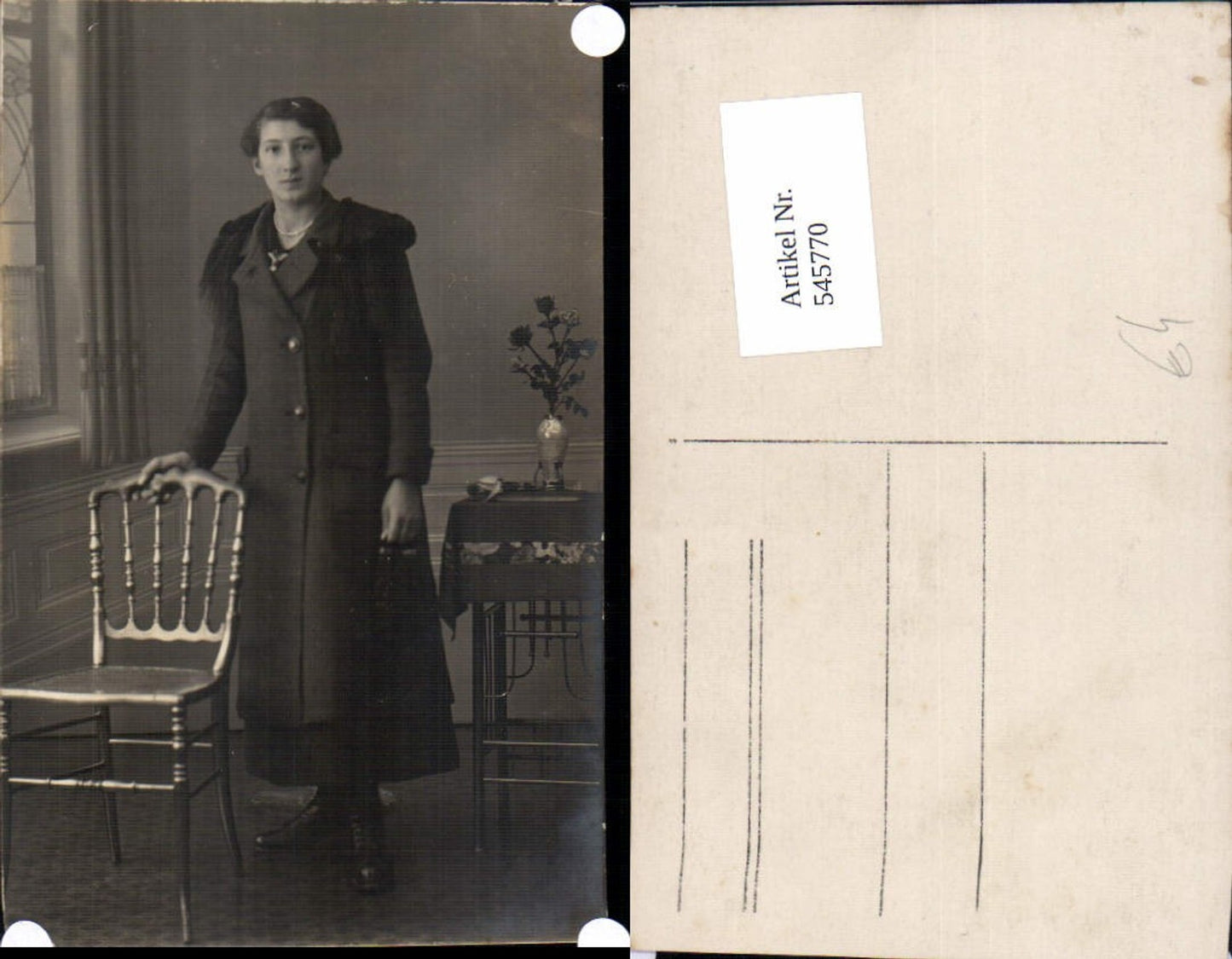 545770,Foto-AK Frau Frauen Mantel Mode Stuhl Sessel
