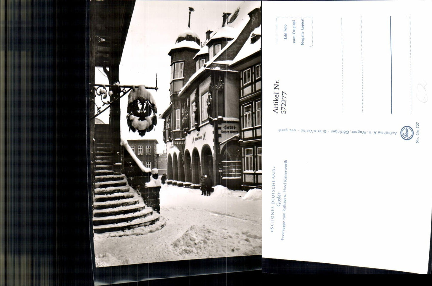 572277,Foto Ak Goslar Freitreppe zum Rathaus u. Hotel Kaiserworth Winteransicht