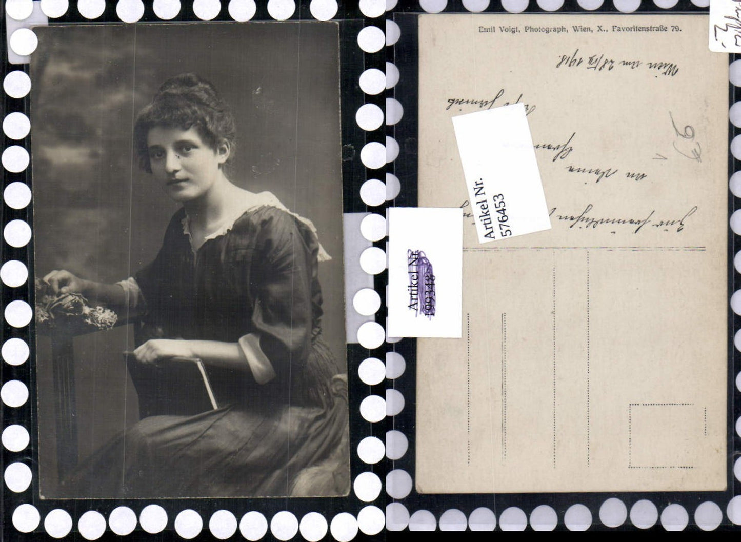 576453, Photo-AK Woman Portrait Women Girls Rafi Janisch Vienna Favoriten