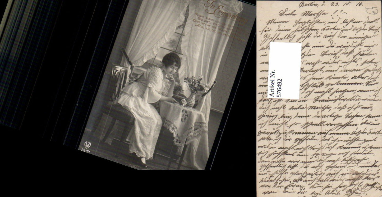 576492,Foto-AK Frau Portrait Frauen Mädchen Vase In Erwartung