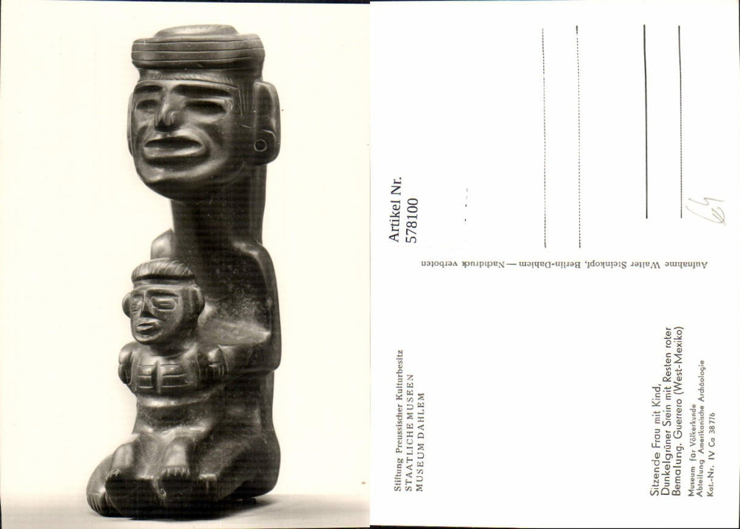 578100,Seated woman with child Guerrero Mexico Ethnology Berlin Dahlem Archaeology Excavation