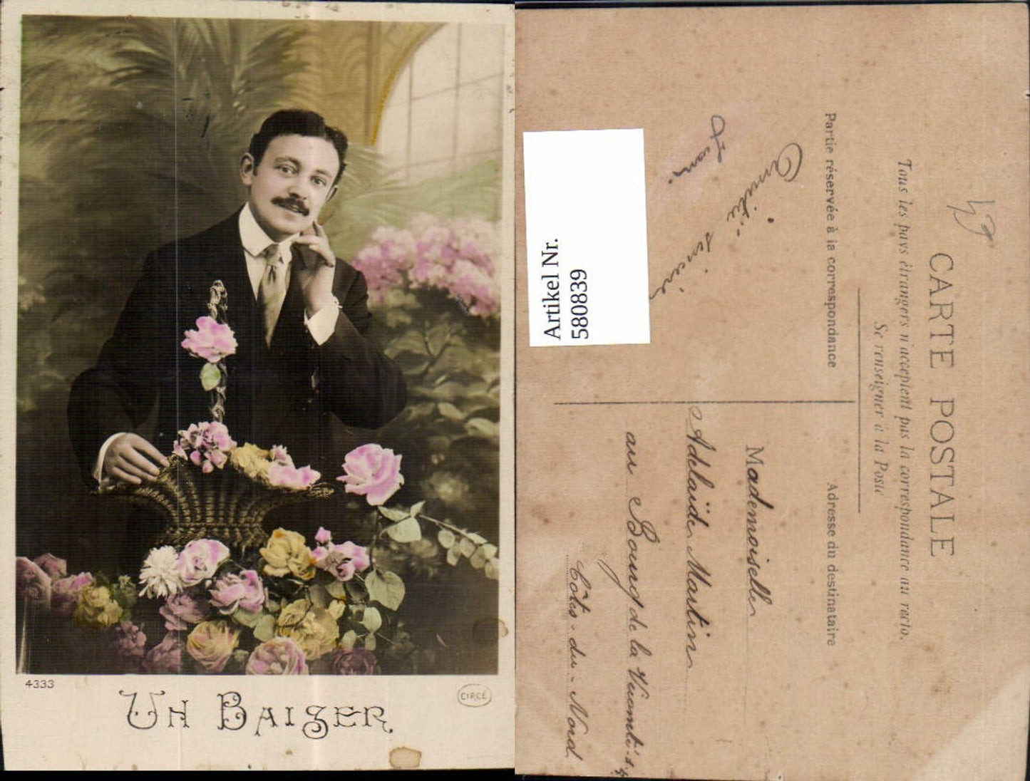 580839,Mann Portrait Korb Rosen Blumen Un Baiser