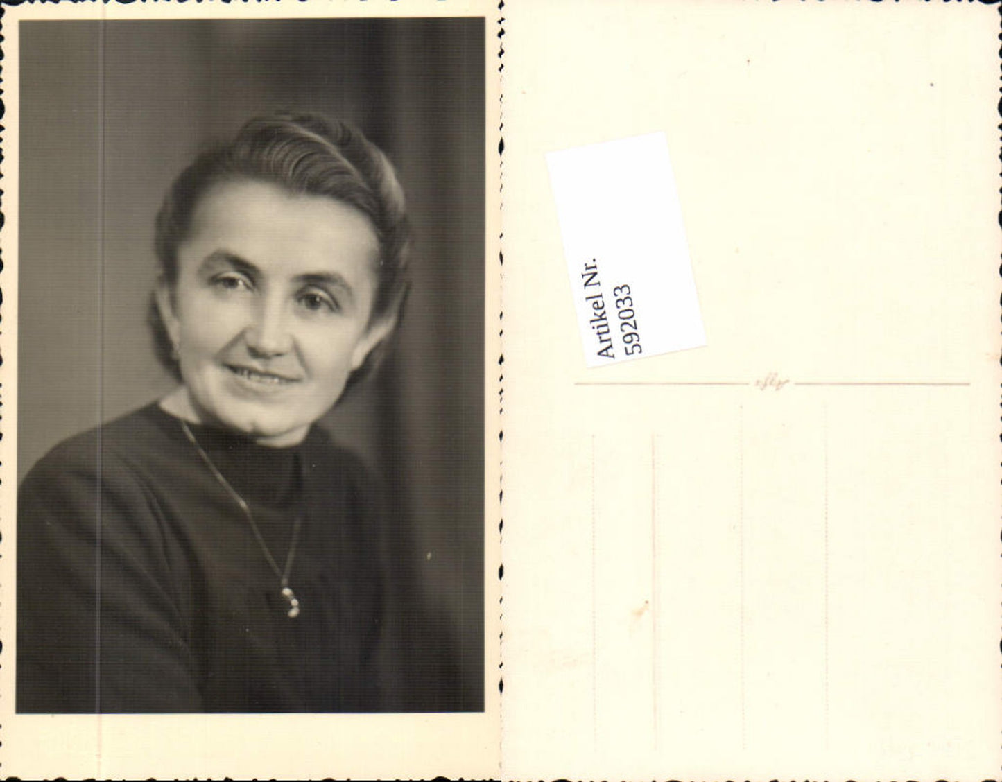 592033,Foto-AK Frau Kette Schmuck Portrait