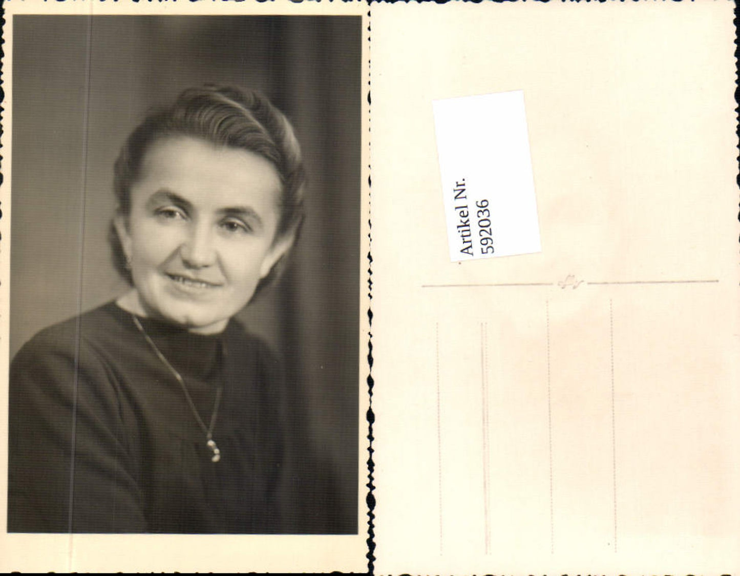 592036,Foto-AK Frau Kette Schmuck Portrait