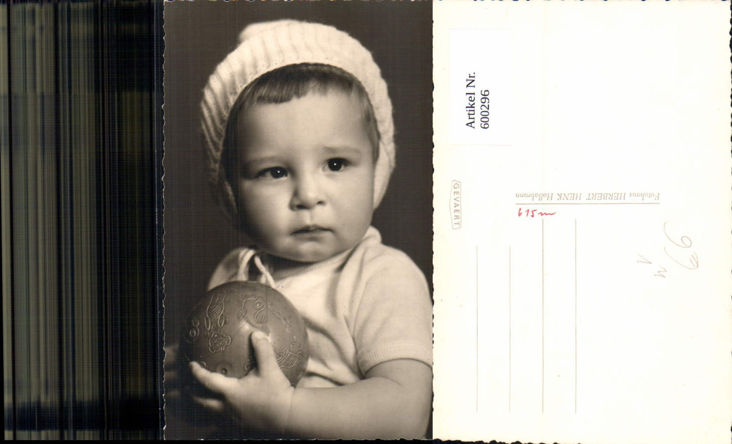600296,Foto Ak Kind Ball Portrait Strickhaube Mütze pub Herbert Henk Hollabrunn