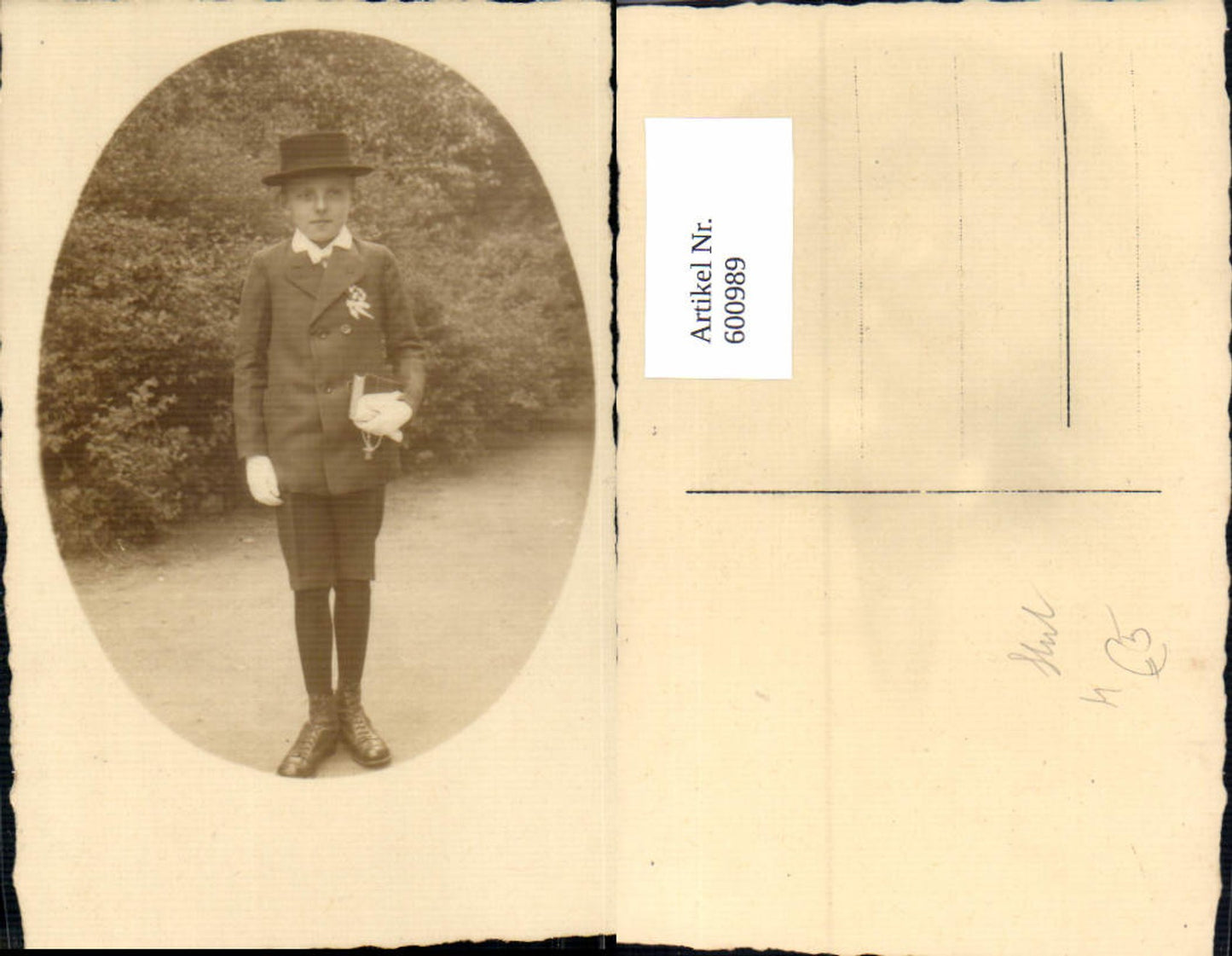 600989,Foto Ak Junger Mann Anzug Hut Buch i. d. Hand Firmung