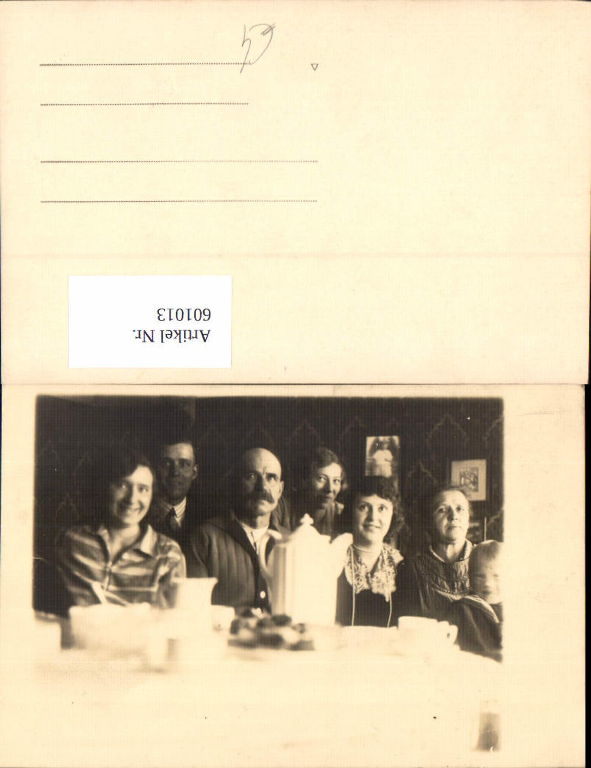 601013,Foto Ak Gruppenbild Männer u. Frauen Kaffeetisch