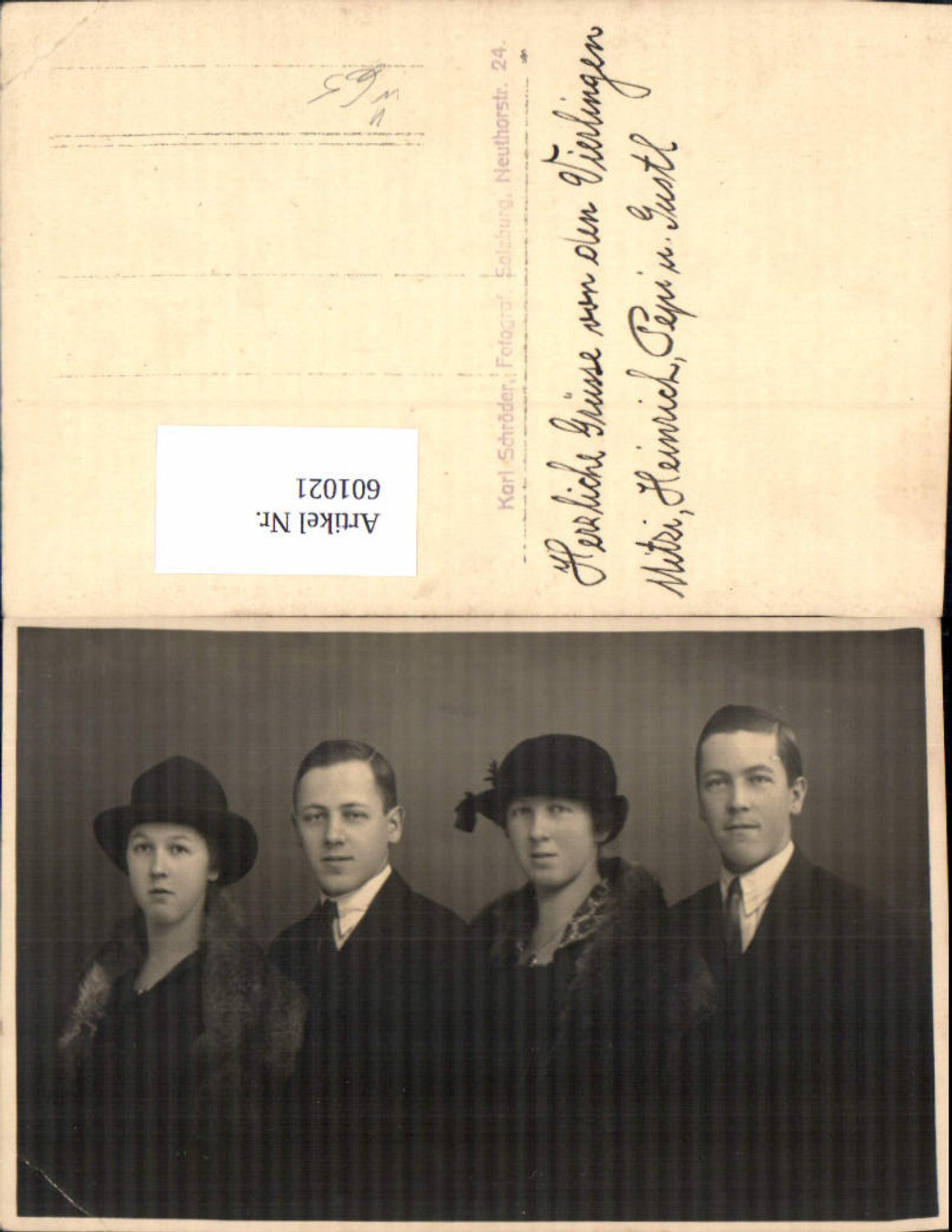 601021,Foto Ak Gruppenbild Frauen Männer Mode Pelz Hut pub Karl Schröder Salzburg