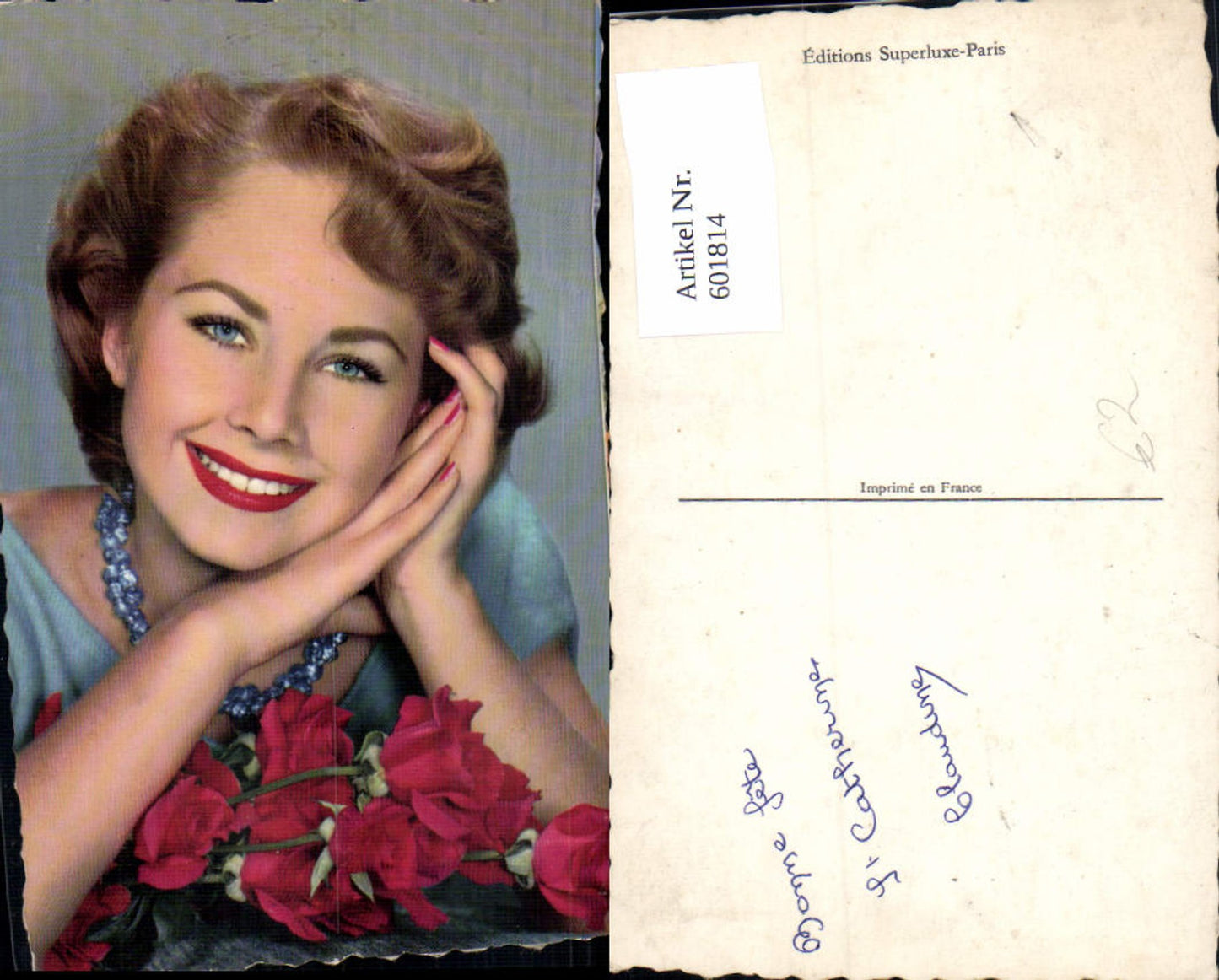 601814,Frau Blaue Augen Halzkette Portrait Rote Rosen Blumen