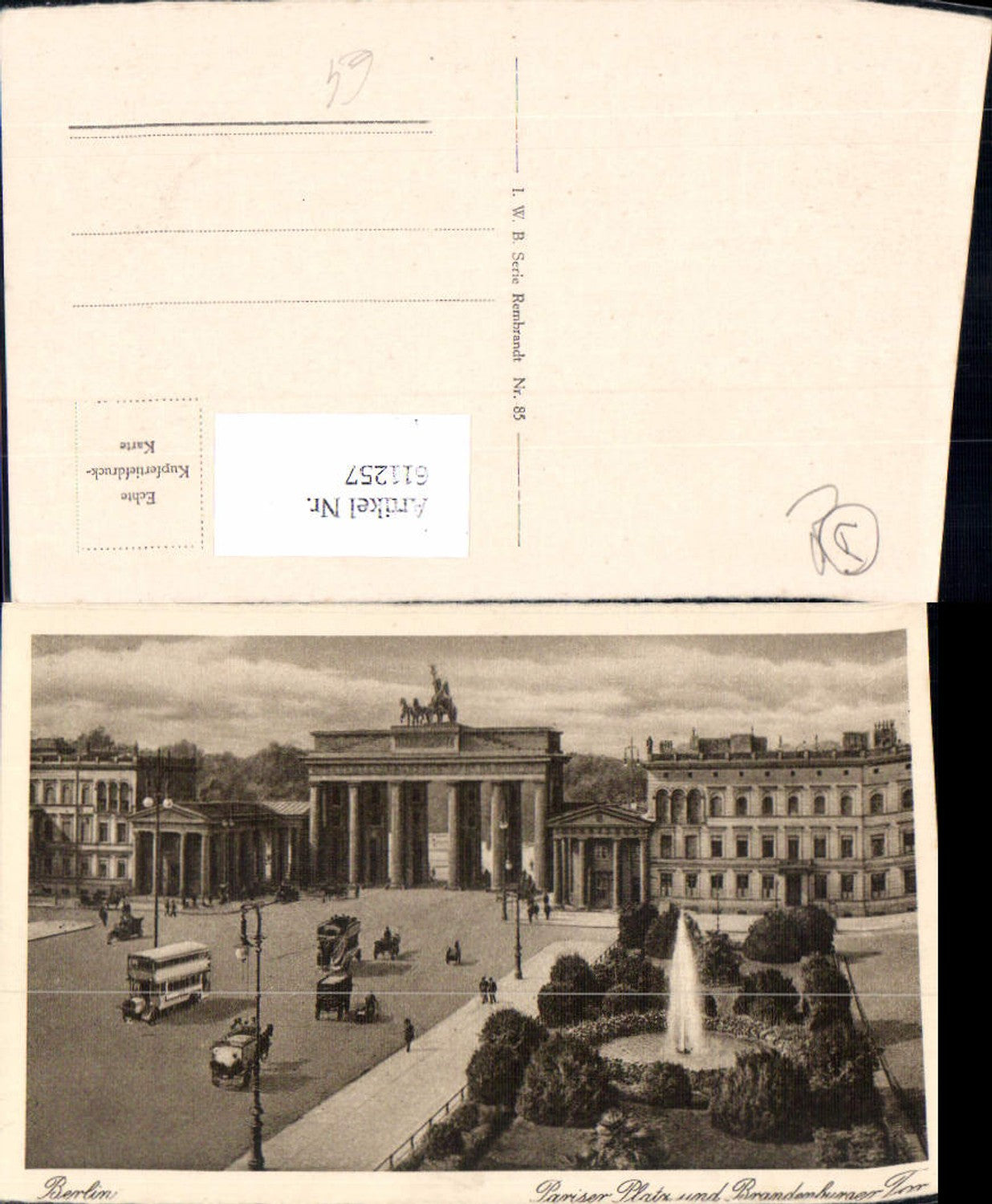 611257,Berlin Pariser Platz u. Brandenburger Tor Bus Doppeldeckerbus Springbrunnen