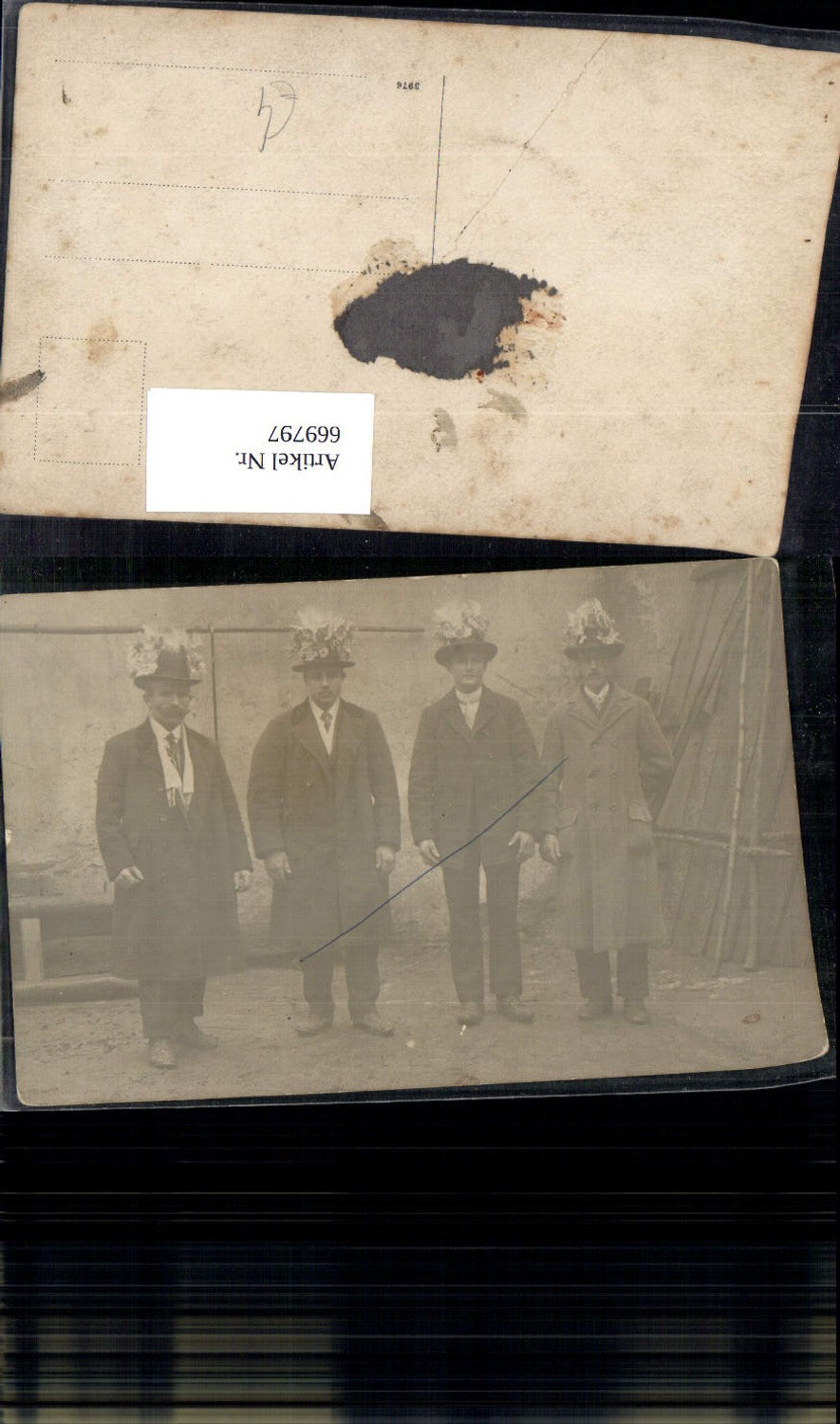 669797,Foto Ak Gruppenbild Männer Anzug Hut geschmückt Musterung